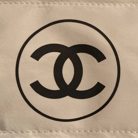 CHANEL Beaute Puffy Nylon Carryall Makeup/Cosmetic/Toiletry Pouch Case NWOT - Picture 2 of 8